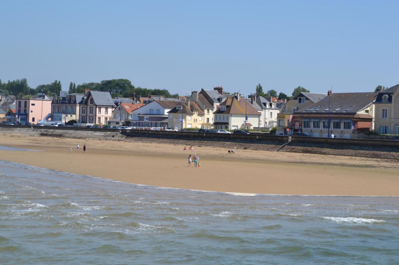 Gite "Au P'Tit Tourois" De Plain-Pied Tout Confort Avec Veranda Proche D'Omaha Beach Et De Bayeux Accueillant Les Animaux Экстерьер фото