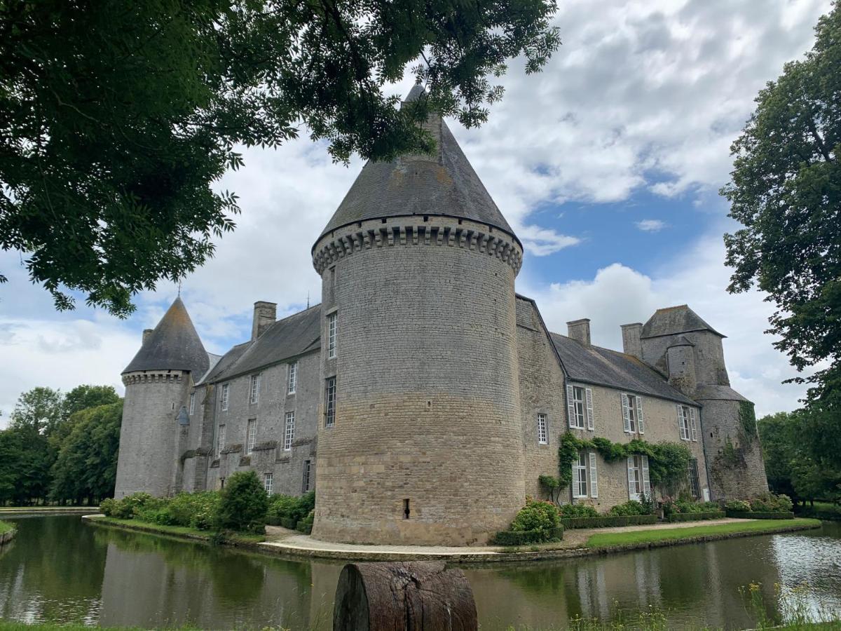 Gite "Au P'Tit Tourois" De Plain-Pied Tout Confort Avec Veranda Proche D'Omaha Beach Et De Bayeux Accueillant Les Animaux Экстерьер фото